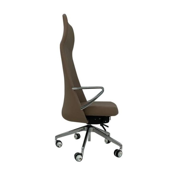 The ergonomic design of these leather chairs helps to promote good posture and comfort, allowing you to focus on the task at hand during long meetings