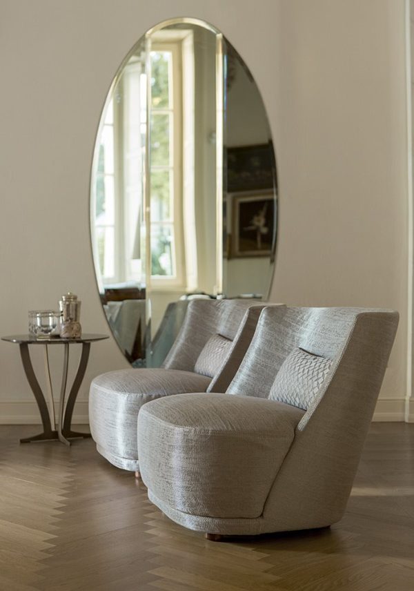 The perfect blend of comfort and style, this armchair's high back and sumptuous fabric create an inviting and cozy atmosphere