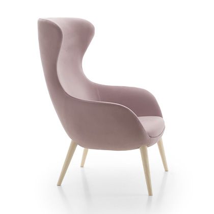 gentle contours of our egg-shaped chair, an icon of modern design