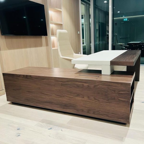Large desk for a executive manager