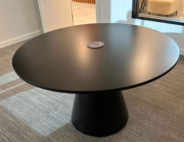 Nice round meeting desk