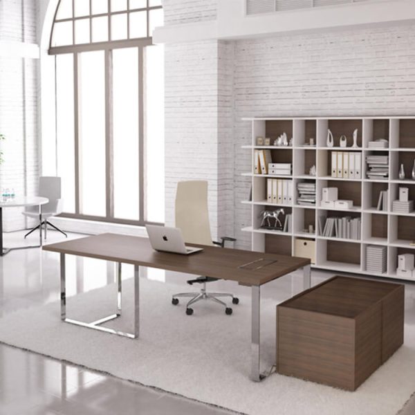 Slylish modern manager desk with a wooden top