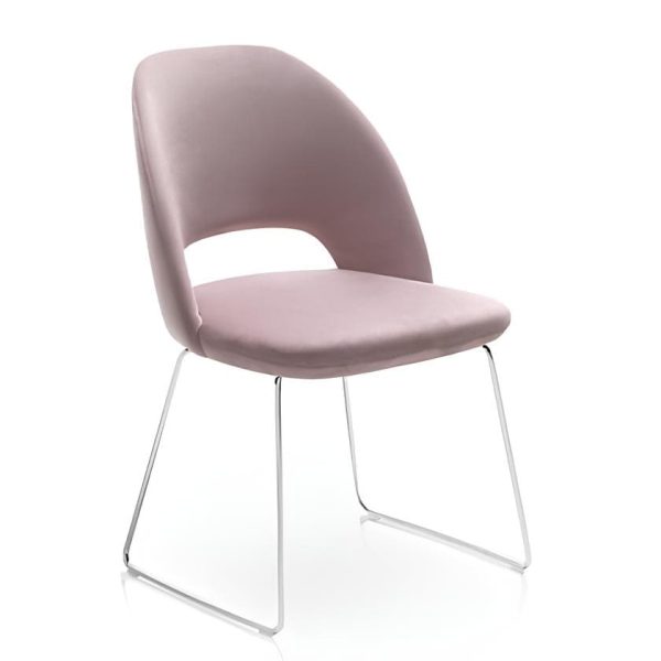 The curved backrest hugs you comfortably